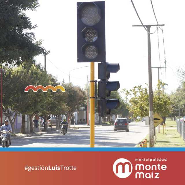 SE COLOCÓ UN SEMÁFORO MÁS EN EL CENTRO