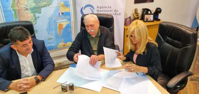 EL INTENDENTE FIRMÓ CONVENIO EN LA AGENCIA NACIONAL DE DISCAPACIDAD