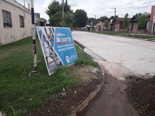 SE VIENE EL PAVIMENTO EN UNA CUADRA DE LA CALLE 1° DE MAYO