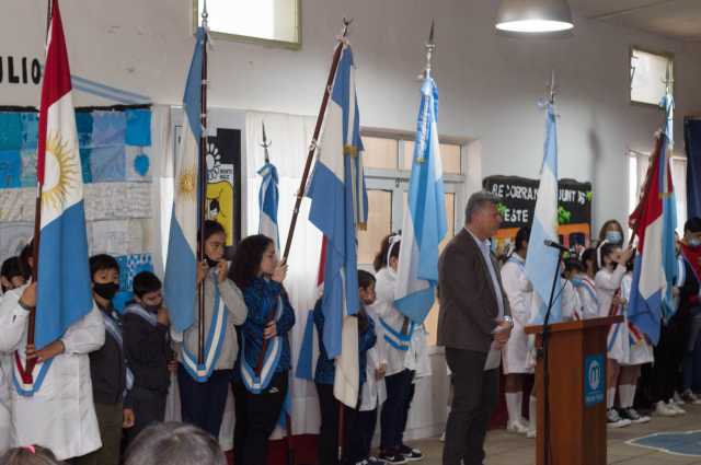 ACTO PATRIO EN LA ESCUELA LUIS DE TEJEDA