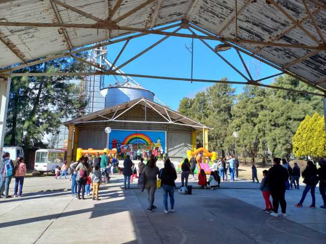 CELEBRACIÓN DEL DÍA DEL AMIGO EN EL PASEO DE LA HERMANDAD