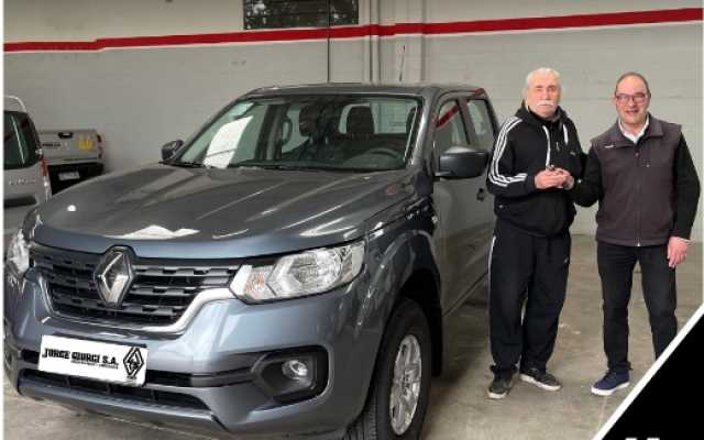 EL INTENDENTE RECIBIÓ LA CAMIONETA 0 KM