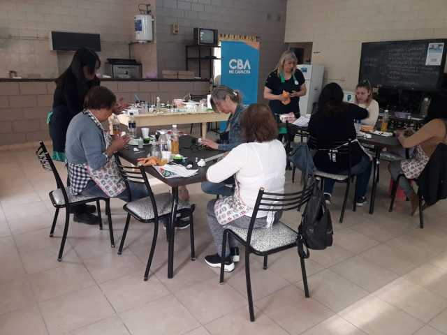CURSO DE DEORACIÓN DE TORTAS Y REPOSTERÍA