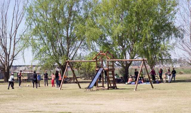 DOS INSTITUCIONES DE PICNIC EN EL COMPLEJO ECOLÓGICO