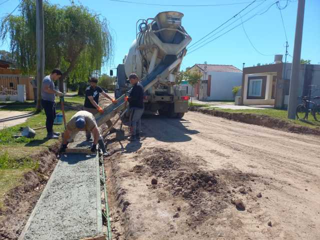 SIGUEN LAS OBRAS DE CORDÓN CUNETA