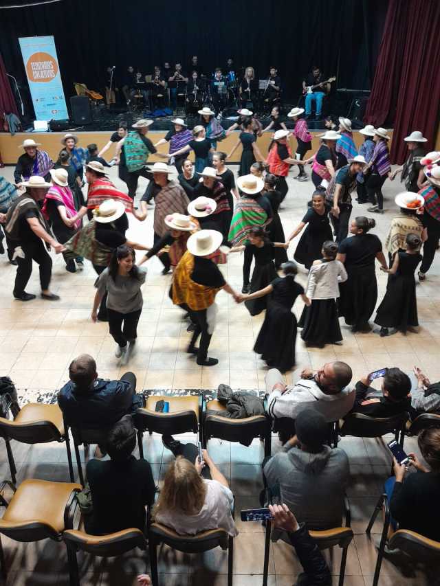INTERCAMBIO CULTURAL EN DANZAS FOLCLÓRICAS