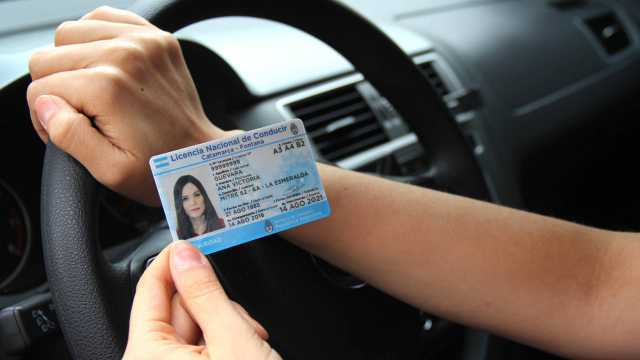 OBTENCIÓN Y RENOVACIÓN DE LICENCIAS