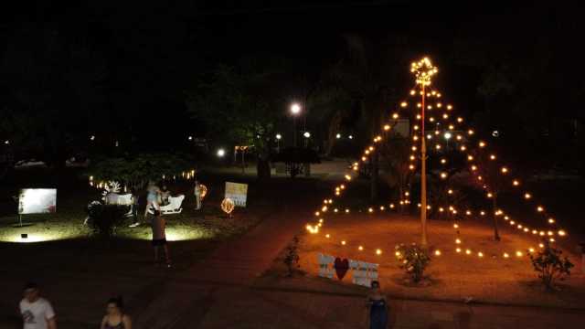 LA PLAZA EN VÍSPERAS DE NOCHE BUENA Y NAVIDAD