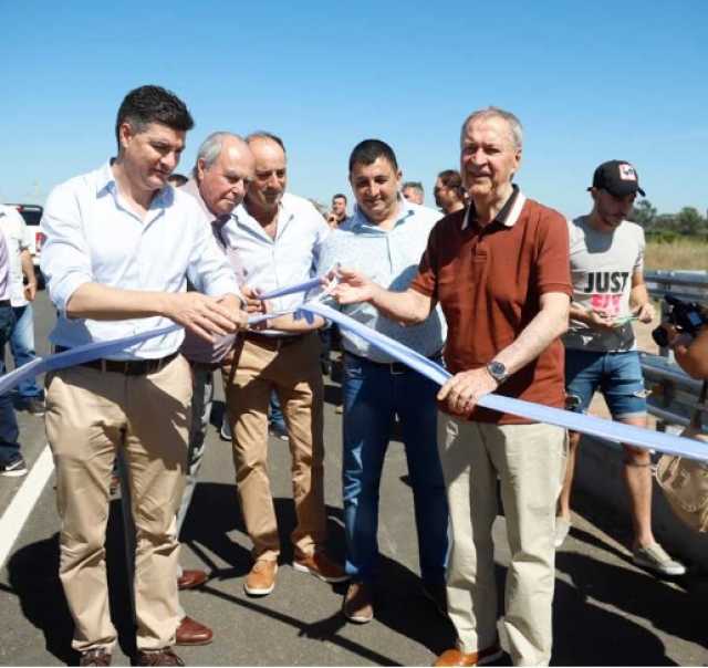 EL GOBERNADOR JUAN SCHIARETTI INAUGURÓ EL PUENTE NUEVO