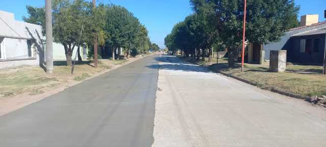 TERCERA CUADRA DE PAVIMENTO EN CALLE SAN JUAN