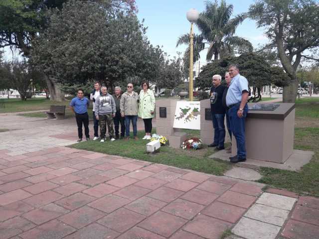 EMOTIVO ACTO POR EL DÍA DEL VETERANO Y LOS CAÍDOS EN LA GUERRA DE MALVINAS