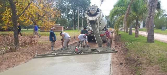 Se sigue pavimentando en B° Don Adolfo