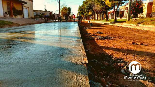 Ocho cuadras más de pavimento para Monte Maíz