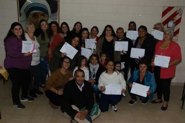 ENTREGA DE CERTIFICADOS A CUIDADORES DOMICILIARIOS