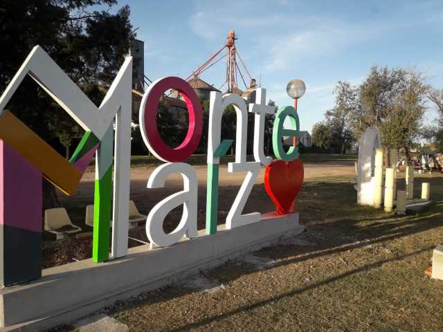 Monte Maíz en letras gigantes