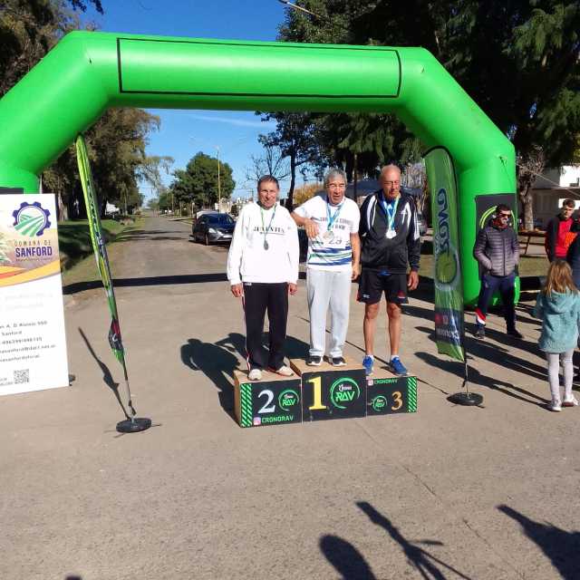 Dos atletas de monte maíz en la maratón de Sanford