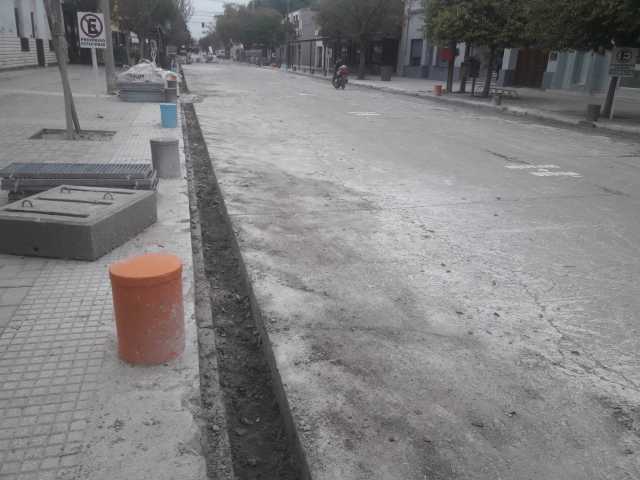 Profundización de desagues en calle Córdoba