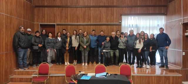 Firma de escrituras para trece familias de Monte Maíz