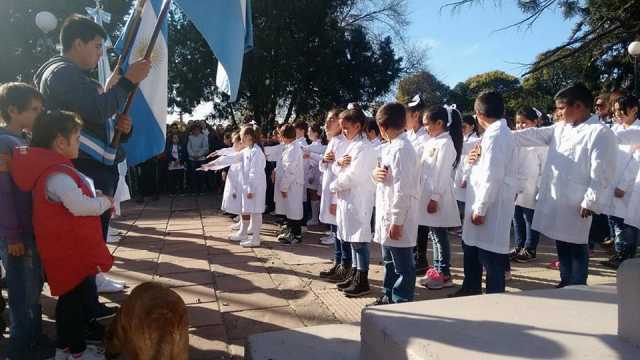 Acto por el Día de la bandera