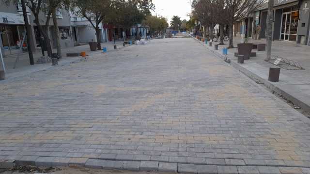 Colocación de adoquines en calle Córdoba