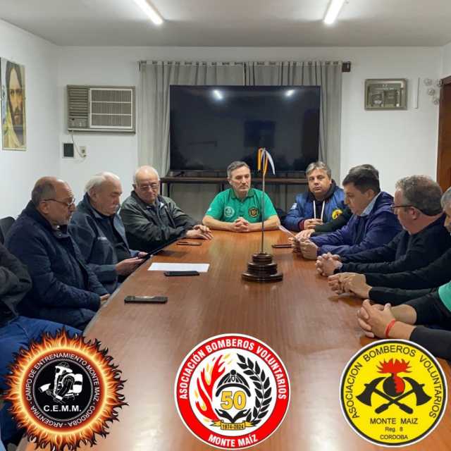 Funcionarios Municipales en Reconocimiento a Bomberos
