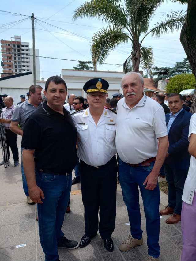Presencia en asunción de autoridades de la Policía Departamental