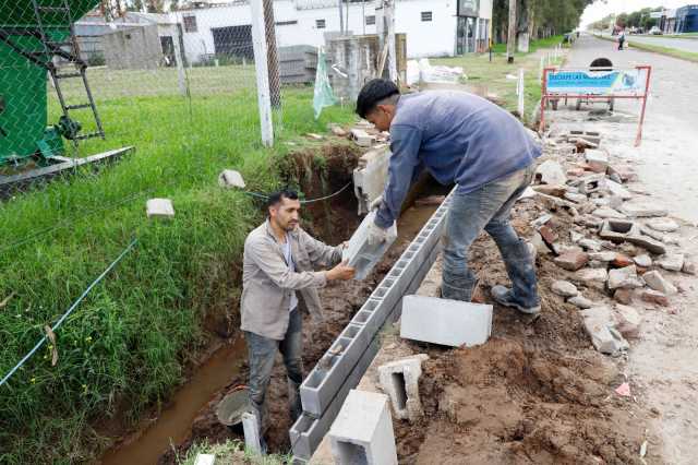 Reparación de cobertura de canal de desagüe 