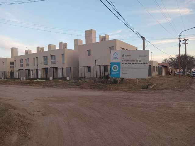 EI Intendente reclamó la entrega de viviendas