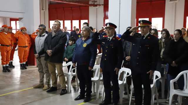 Autoridades municipales acompañaron a los Bomberos