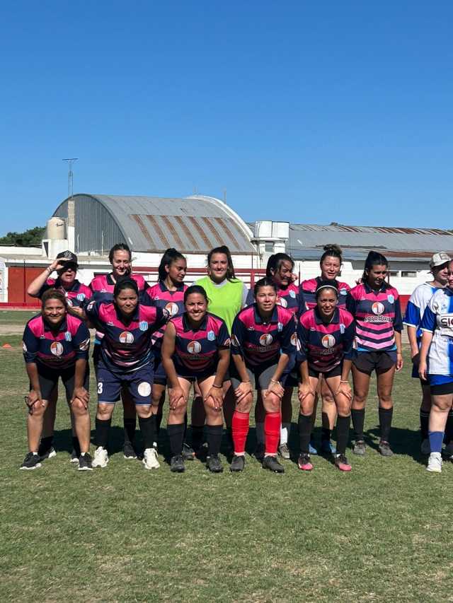 Torneo de fútbol femenino en el octubre rosa