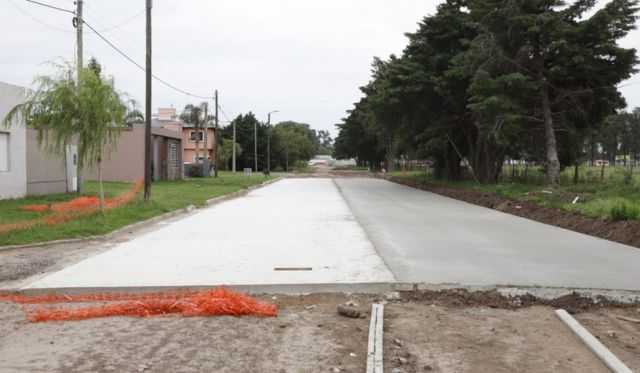 Pavimento y cordón cuneta